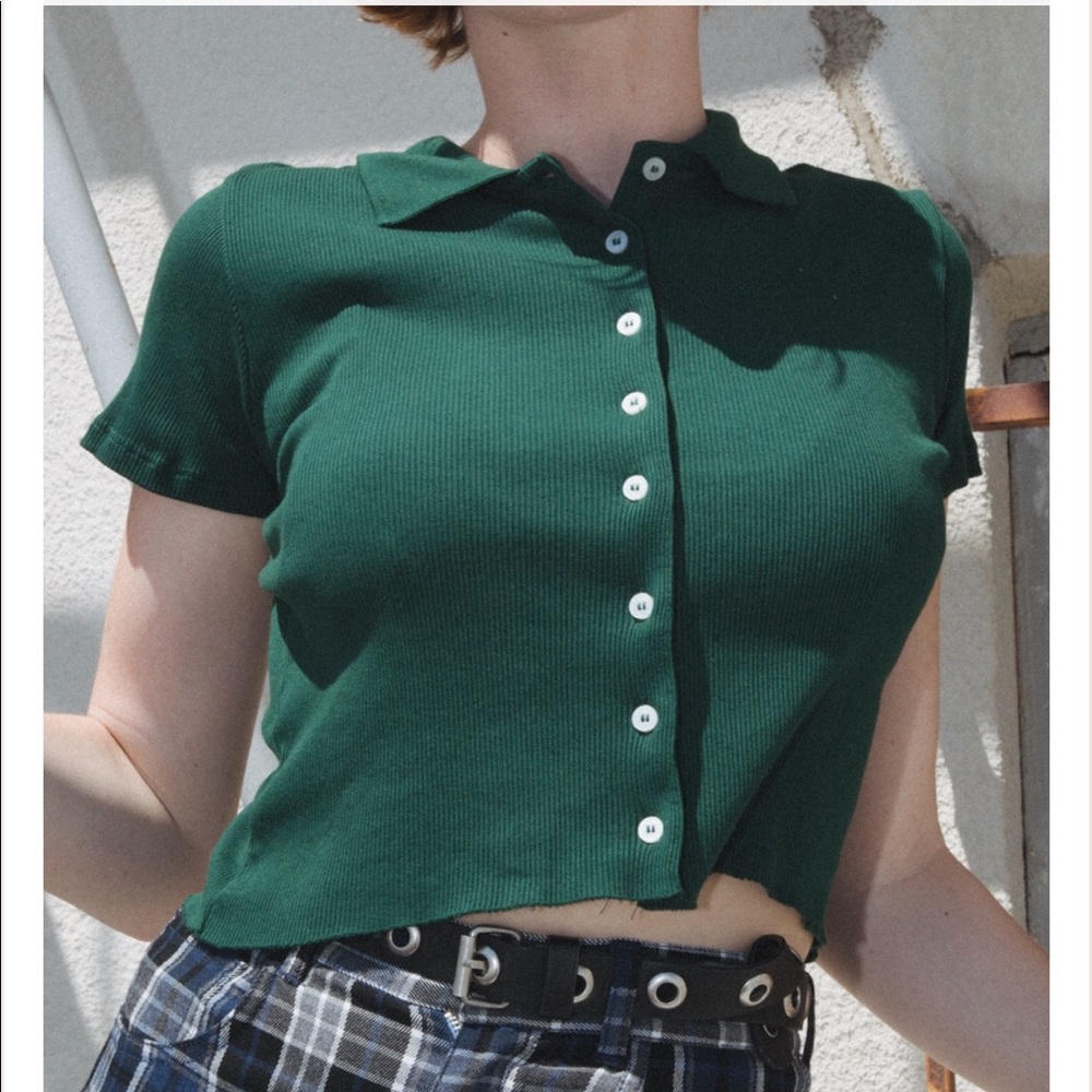 Green button crop top